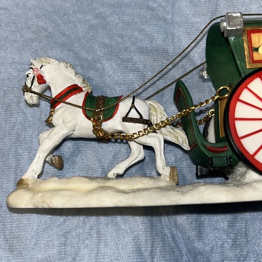 Resin Christmas O' Well One Horse Sleigh Carriage Gold Chains No Box